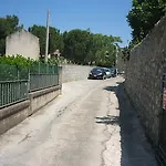 Monolocali L'abbraccio *
